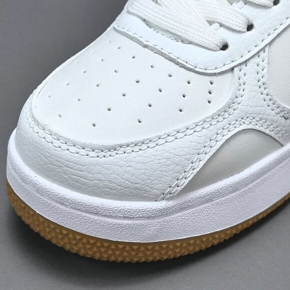 Alo Yoga Recovery Mode Low-Top Color-Blocked Sneakers In White - Picture 8 of 9